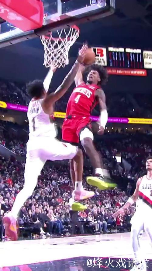 炸裂!贾文特-格林抢断普里查德,迎着怀特完成暴力单手隔扣 炸裂!贾文特-格林抢断普里查德,迎着怀特完成暴力单手隔扣