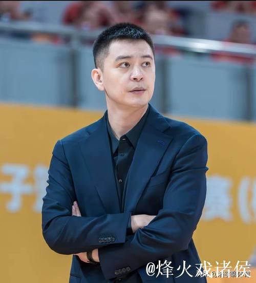 生涯首次得分上双，从清华退学撑起辽篮内线，杨鸣为他怒吼