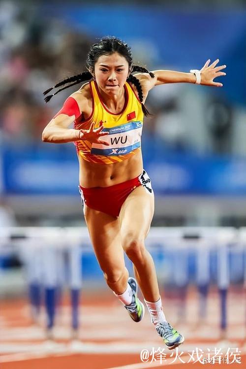 女子100米栏决赛：吴艳妮摘金，林雨薇遗憾摔倒位列第3